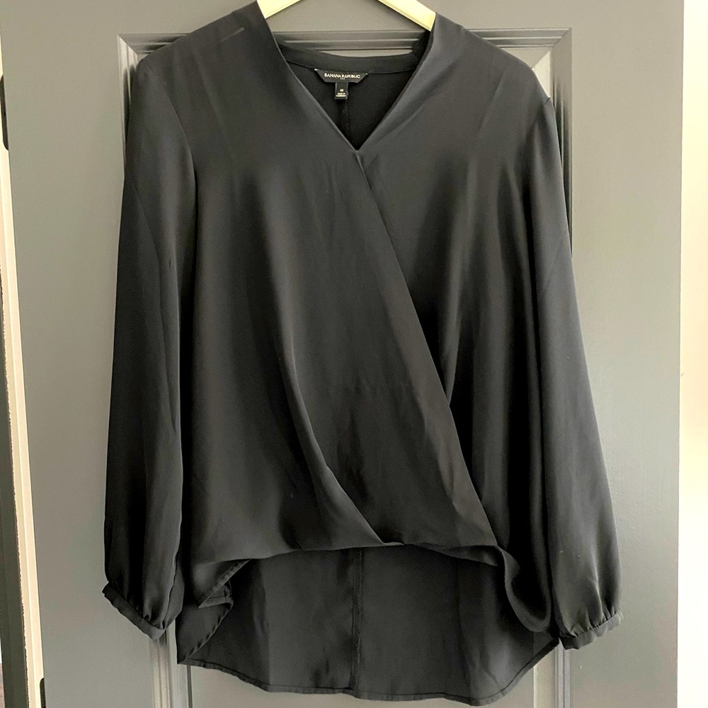 Banana republic - black flowy blouse - M